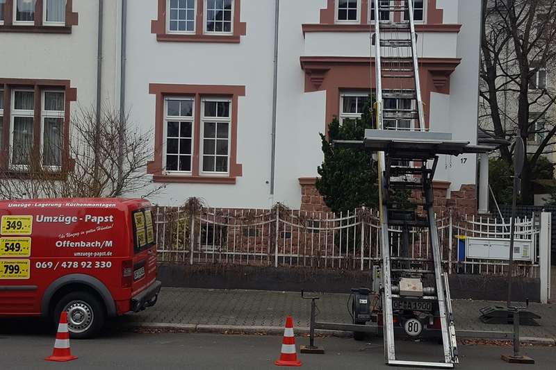 Außenaufzug für sperrige Möbelstücke